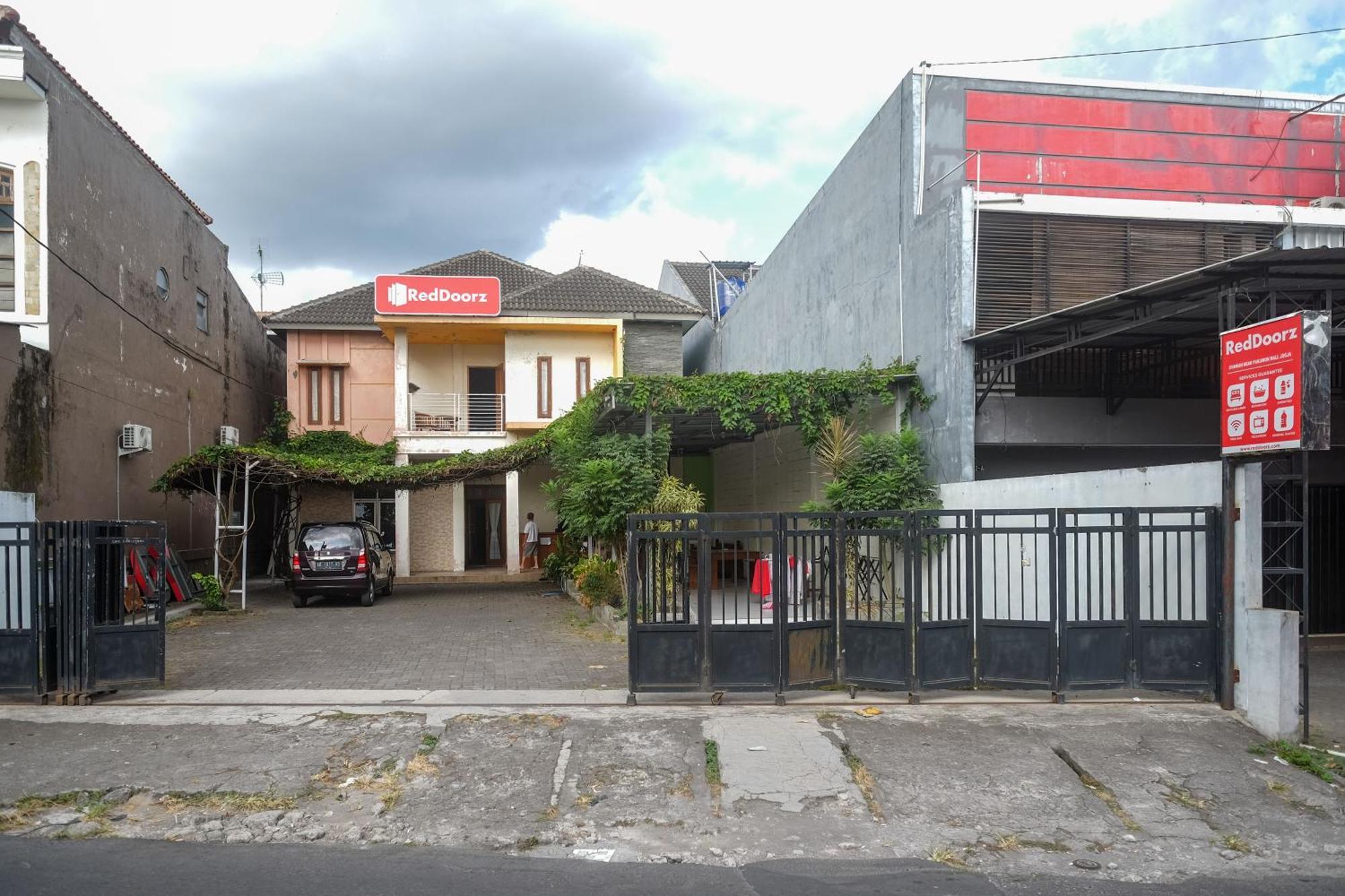Reddoorz Syariah Near Pakuwon Mall Jogja Kejayan Экстерьер фото